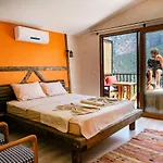 Manzara Bungalow Bed & Breakfast 3*