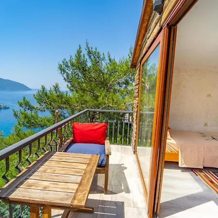 לינה וארוחת בוקר Manzara Bungalow 3*